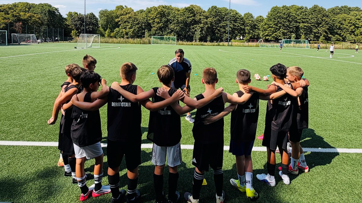 Jugendmannschaft beim Fußballtraining in Nidderau